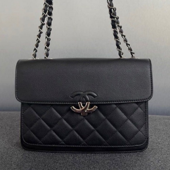Large Chanel CC Box Flap Black Grained Calfskin Quilted Leather Bag - Picture 3 of 6